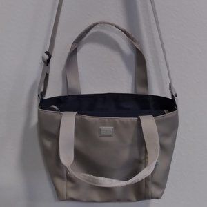 Tommy Hilfiger Shoulder Bag W/Change Purse. Beige. Pre-Owned. Great Condition.